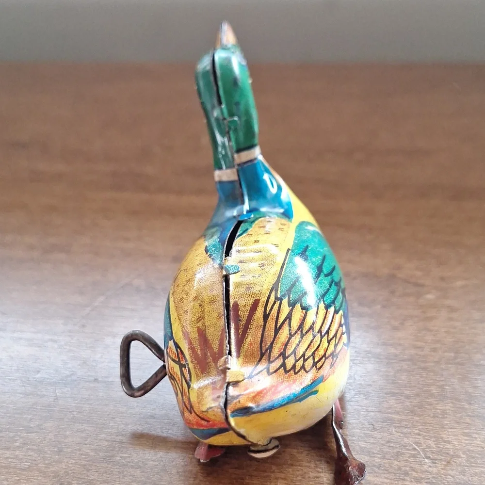 Inakita Japan Vintage Style Yellow & Green Duck Wind-Up Toy for Birds Category